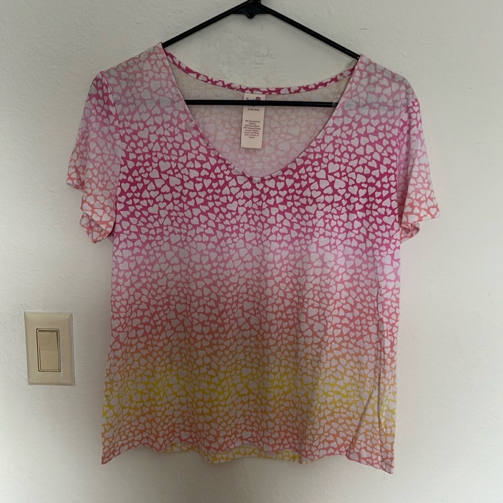 Heart tshirt size smalll